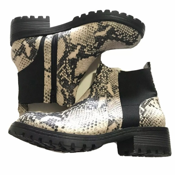 Universal Thread Target Chelsea Boots Booties Double Gore Snake Print Lug Sole 8 - Picture 2 of 10